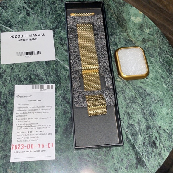 Golden Apple Watch band - Picture 3 of 4